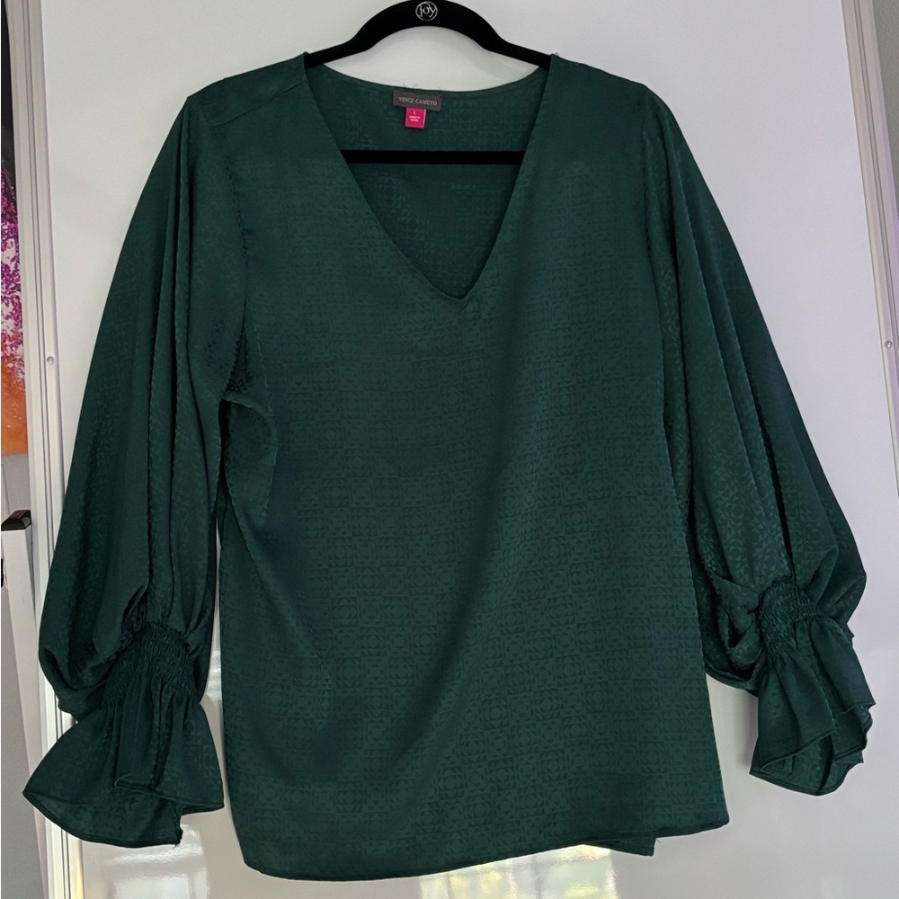 VINCE CAMUTO Elegant Green V-Neck Blouse